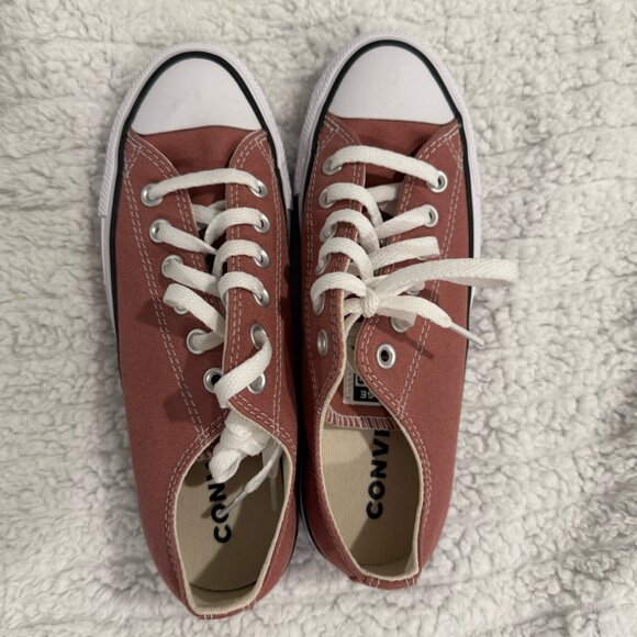 NWOT Chuck Taylor All Star Canvas Low Top Sneakers in Light Saddle/Pink - Picture 3 of 5